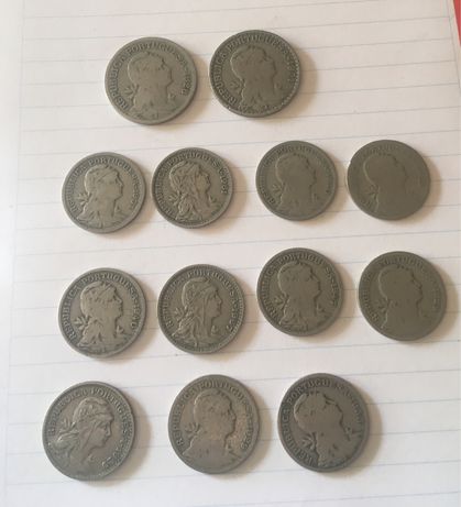 Conjunto de 12 moedas de 1 escudo e 50 centavos.