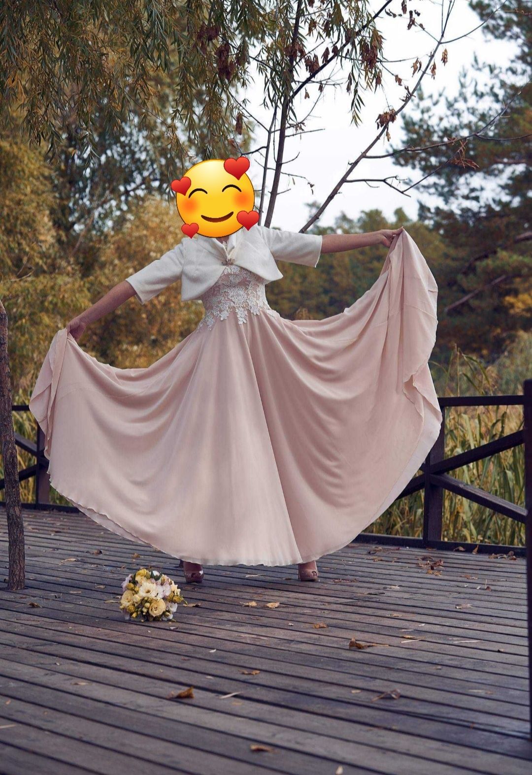 Весільна сукня кольору пудри