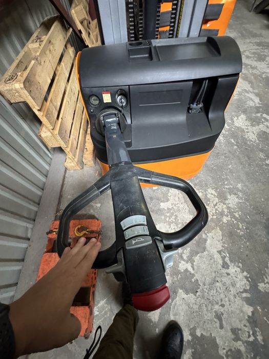 STILL штабелер 1400кг, висота підйому 4,7м