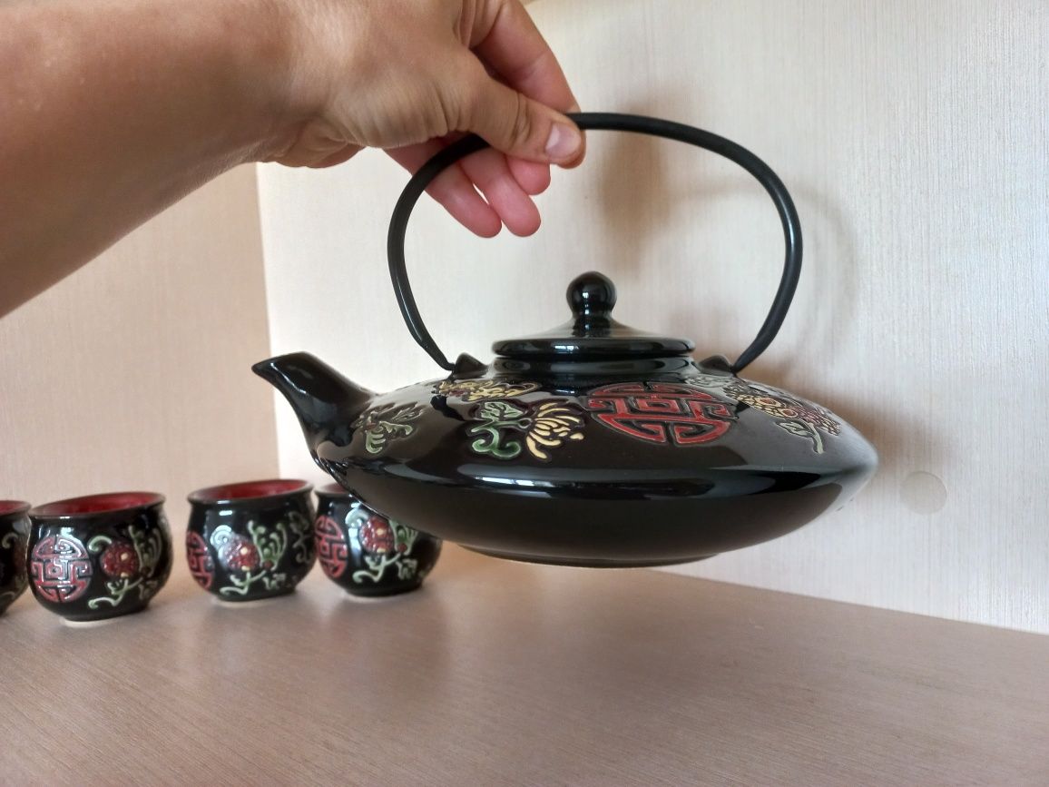Китайській чайник з чашечками