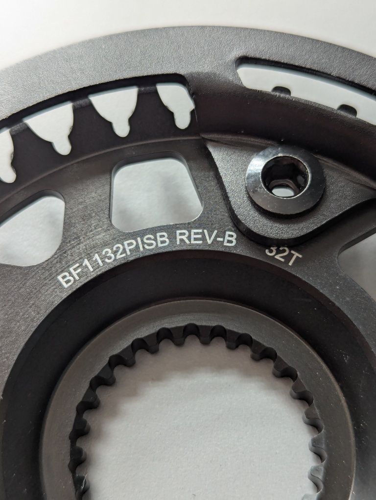 Gates CDX Front Pinion Gearbox Cog 32t z osłoną Bash Guard, czarny