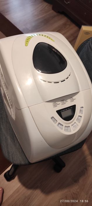 Maquina de pão quase nova