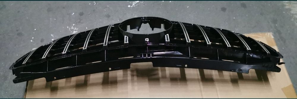 Grelha frontal Mercedes Classe E W212 Look AMG GTR ( NOVA )