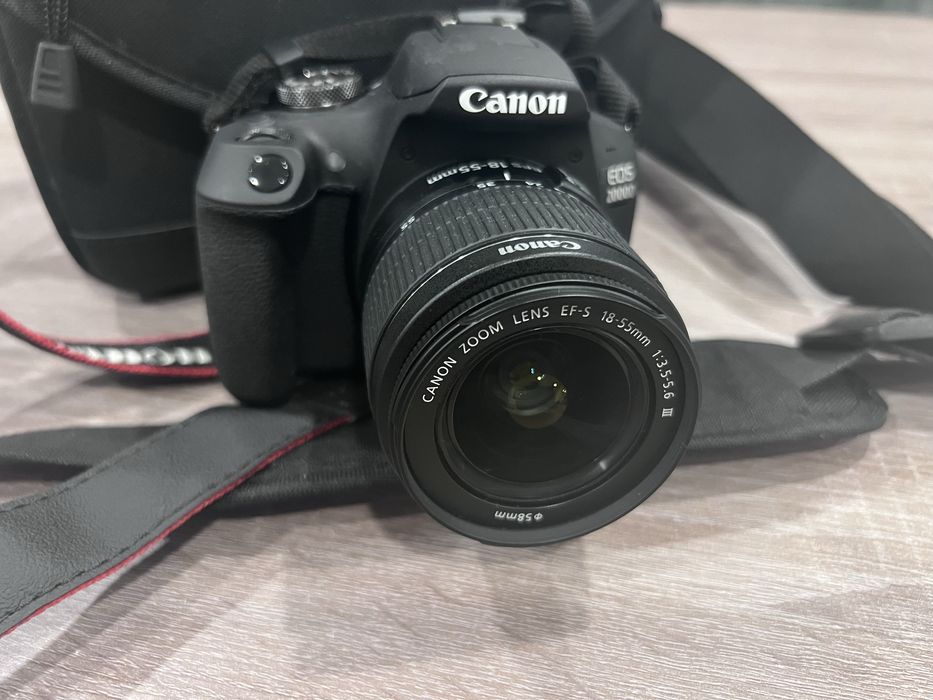 Maquina fotografica Canon EOS 2000D