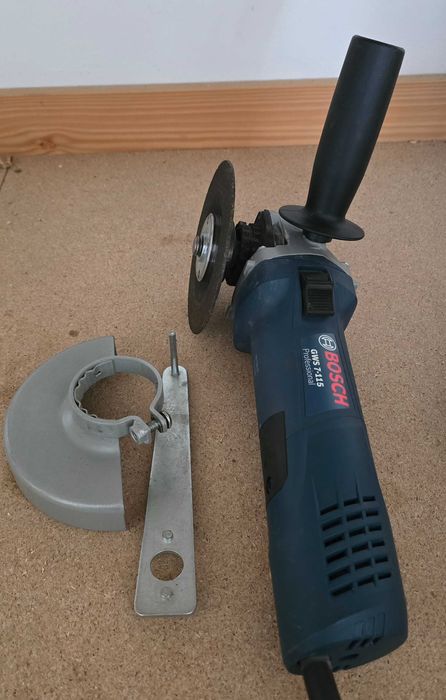 Rebarbadeira Bosch profissional Gws 7-115 como nova