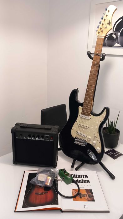 Mikołaj! Gitara typu Fender Stratocaster i wzm. GA 20  Watt