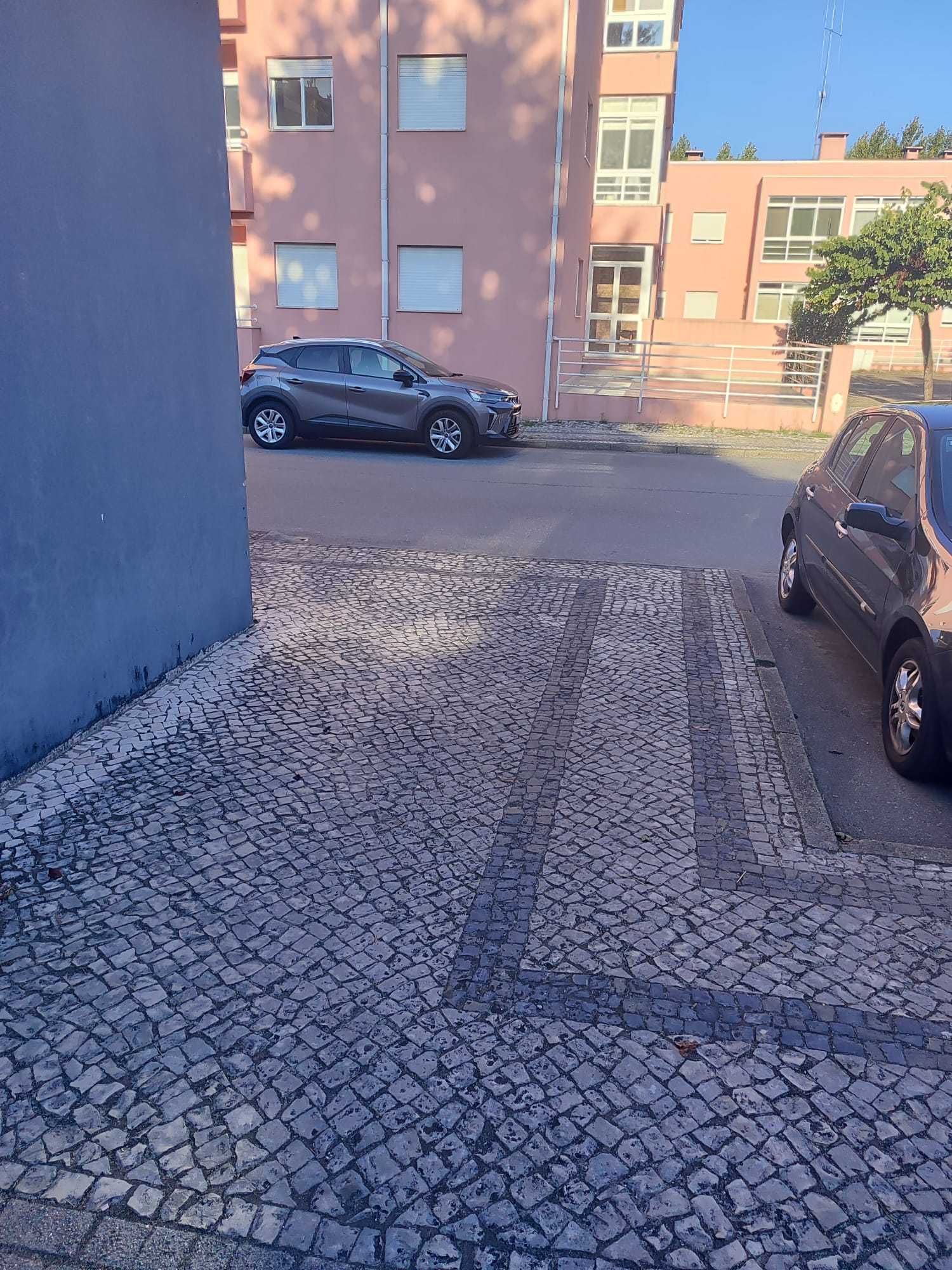 Arcos Valdevez - Vendo Garagem 26m2 em Santa Barbara