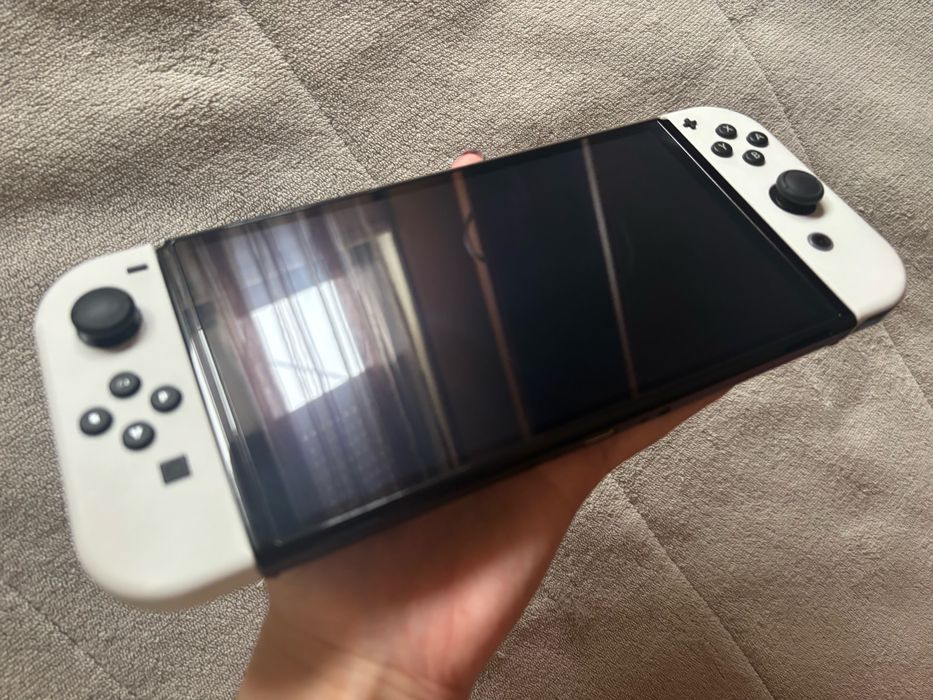 Nintendo Switch OLED 64GB White + Super Mario Bros. Wonder