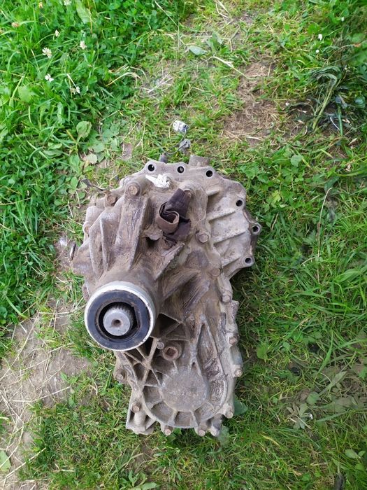 Продам роздатку нісан терано.