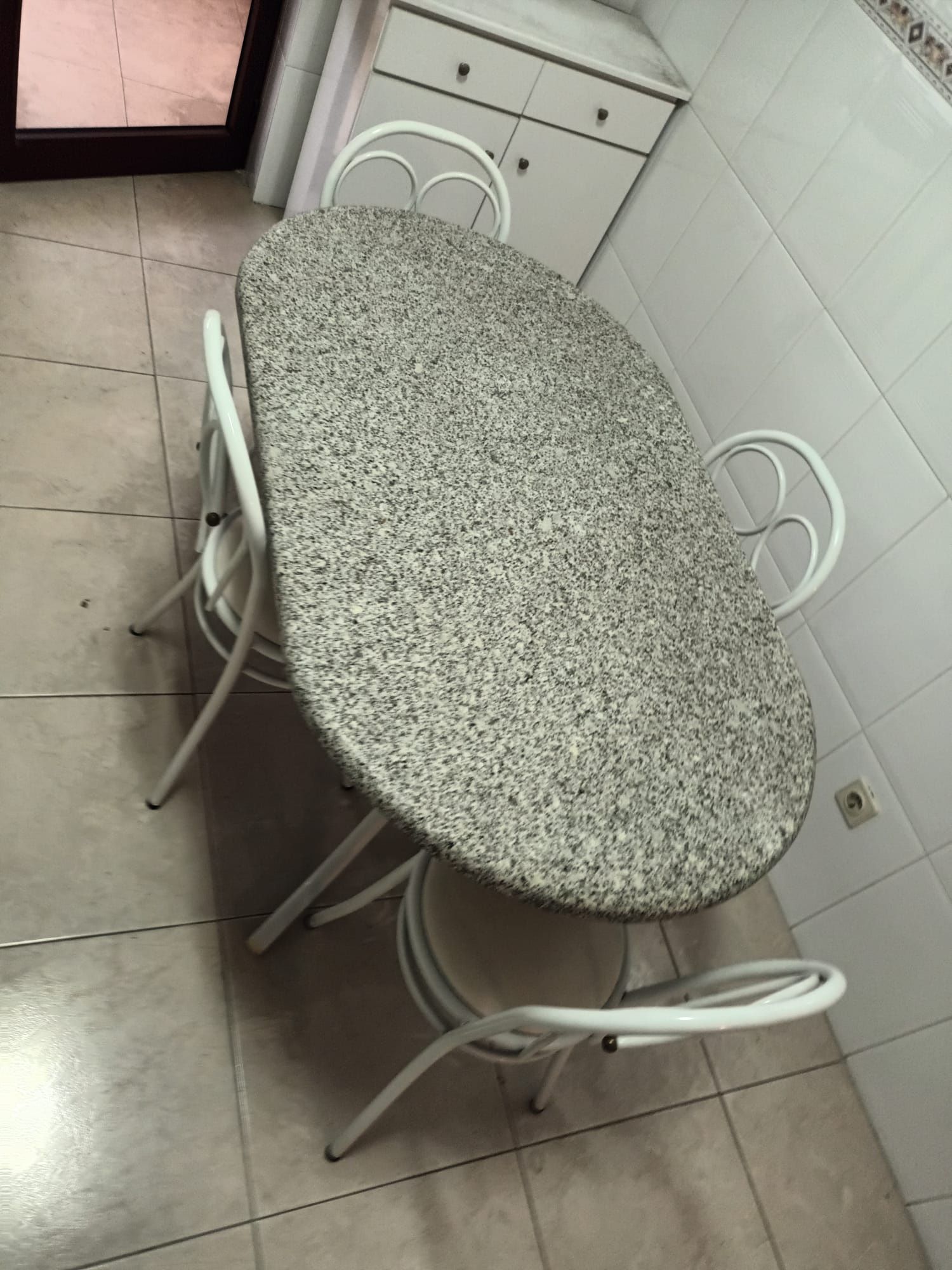Mesa cozinha com 4 cadeiras