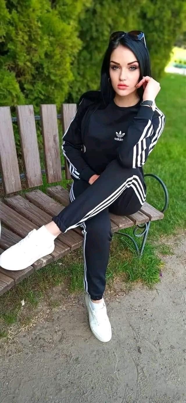 Спортивний костюм adidas