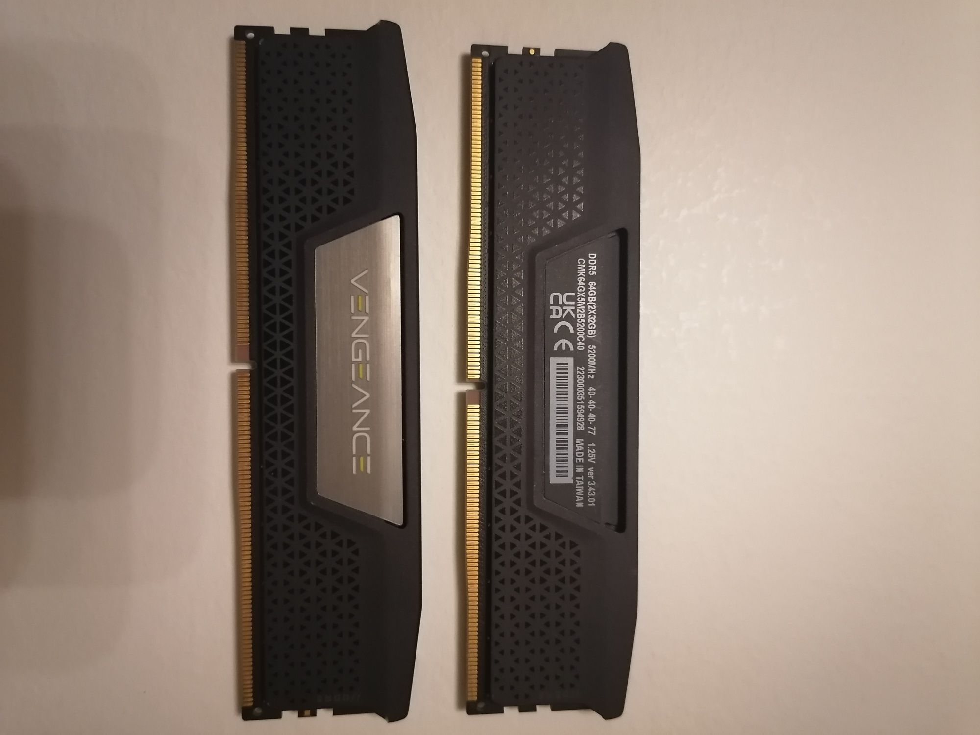 Оперативна пам'ять Corsair 64 GB (2x32GB) DDR5 5200 MHz Vengeance