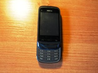 Telefon komórkowy Nokia C2-02 z ładowarką
