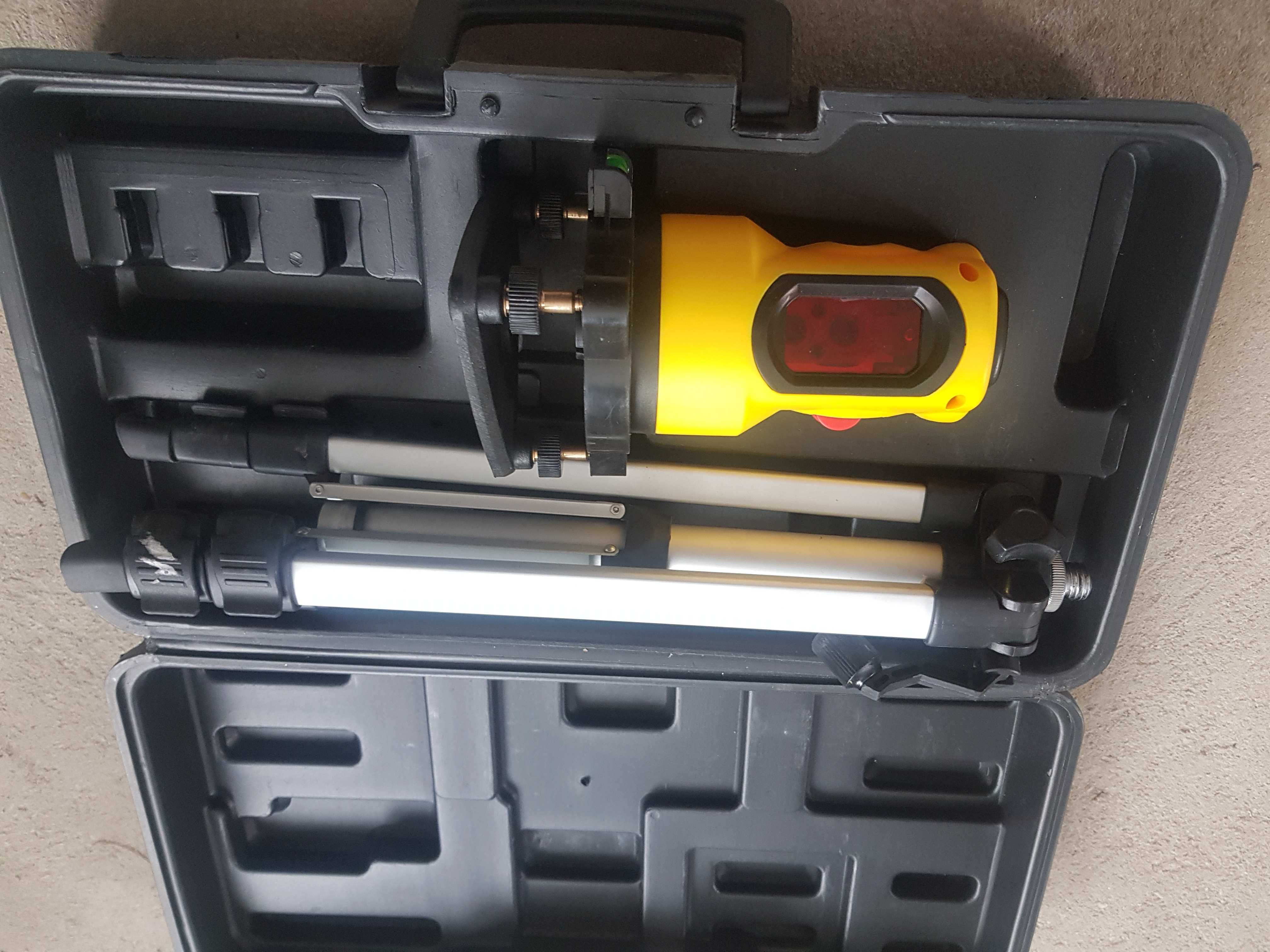 Laser krzyżowy ze stojakiem