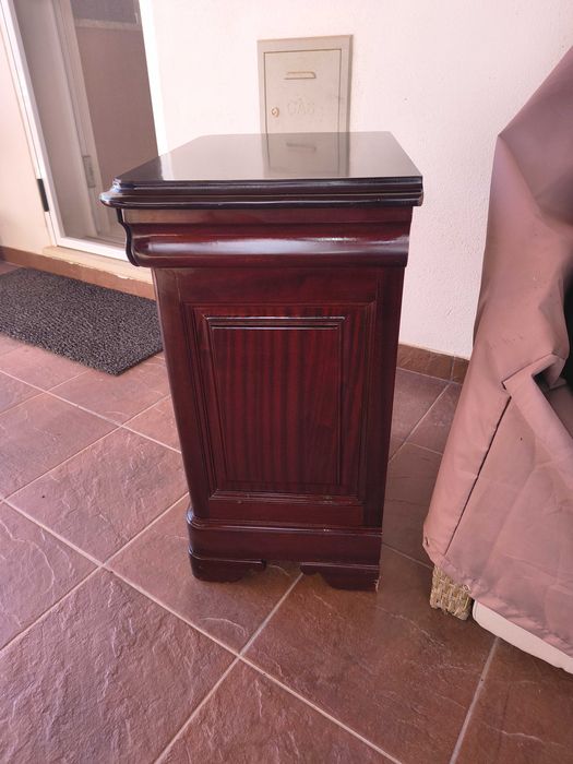 Mesa de cabeceira de qualidade