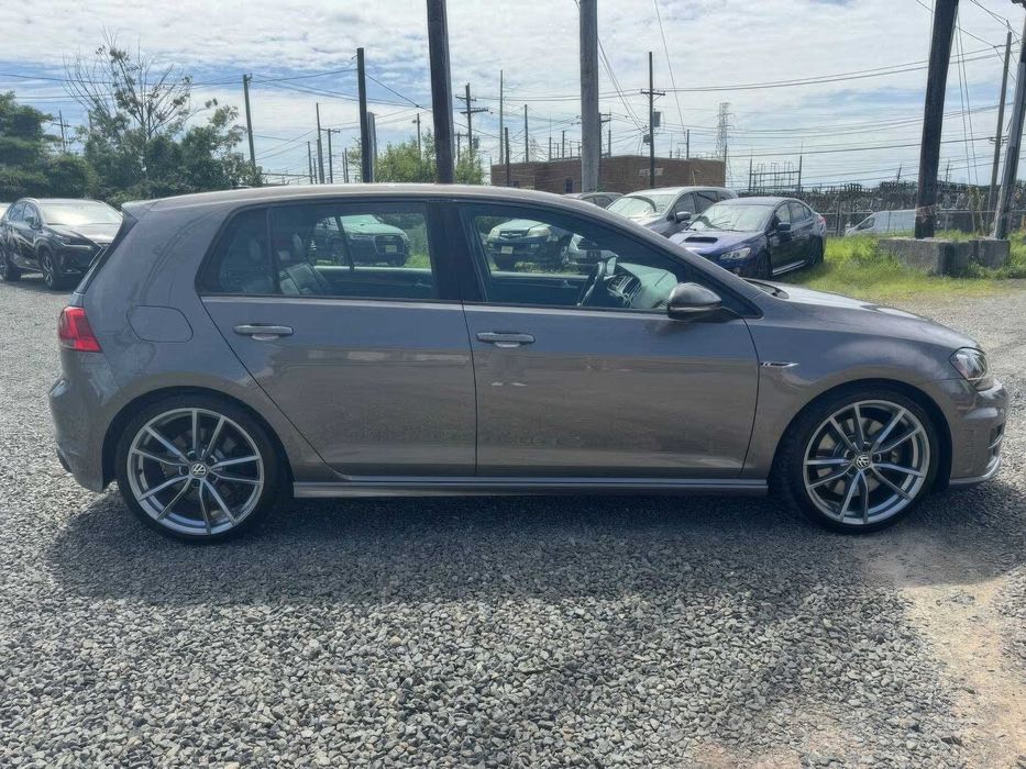Volkswagen Golf R 4-Door AWD      2017