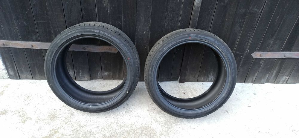 Dwie opony YOKOHAMA BLUEARTH-GT AE51 235/40R19