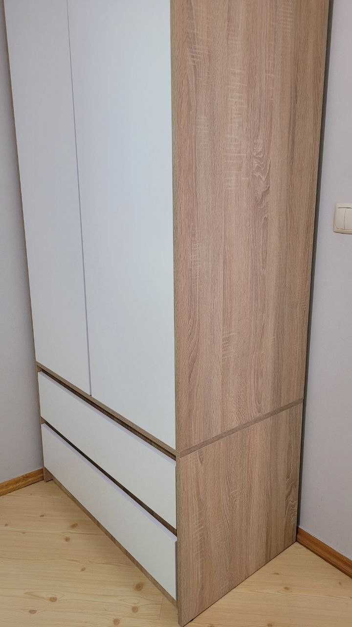 Nowoczesną szafę w bardzo dobrym stanie