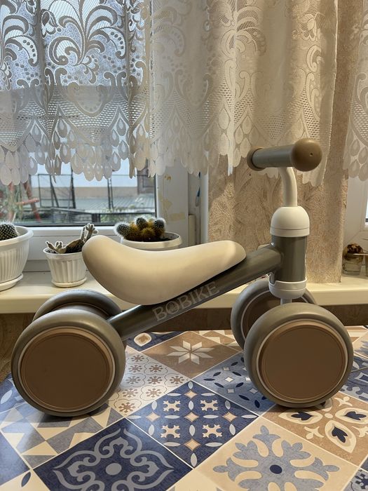 Велобіг біговел для найменших чотирьохколісний