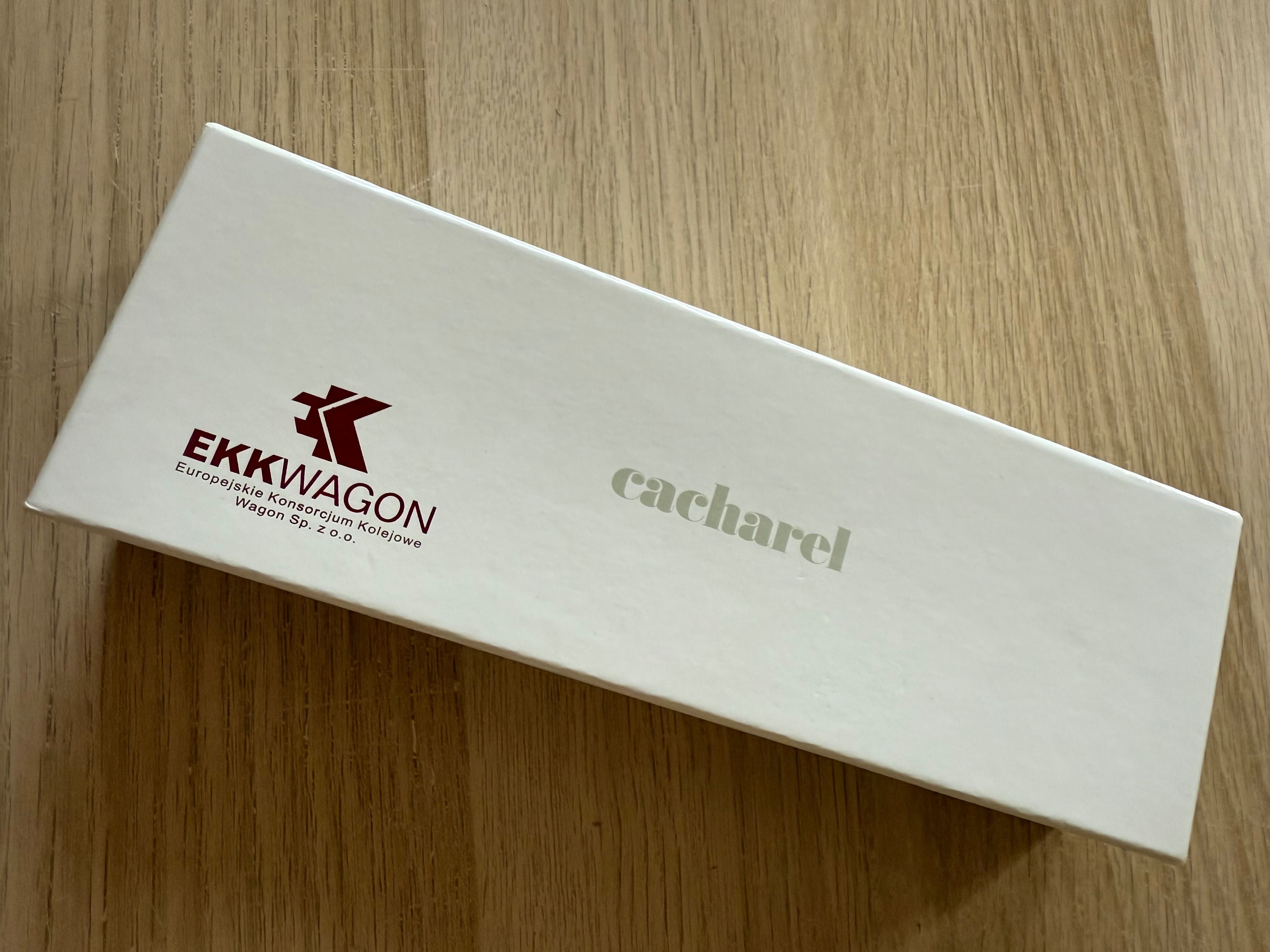 Długopis Cacharel, kolor miętowy, brelok Cacharel w zestawie