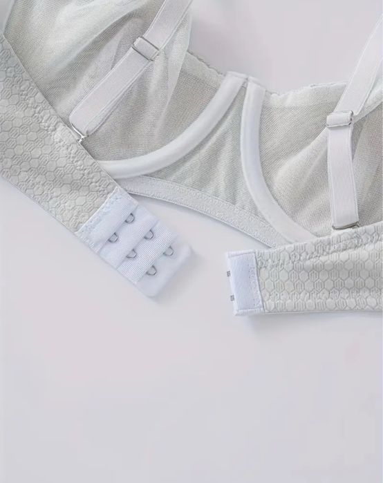 Бюстгальтер без пуш ап, есть три цвета. Размер 75 В.Новый.Цена: 250грн