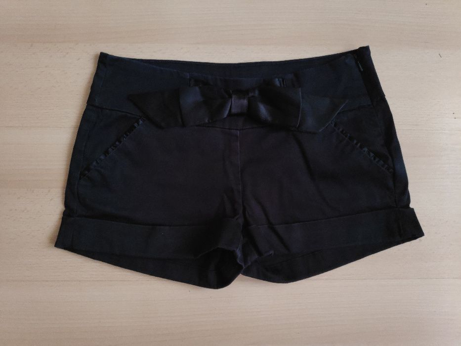 KappAhl eleganckie czarne krótkie spodenki 152