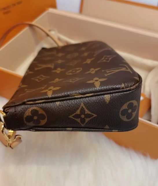 Louis Vuitton Pochette Accessories Monogram