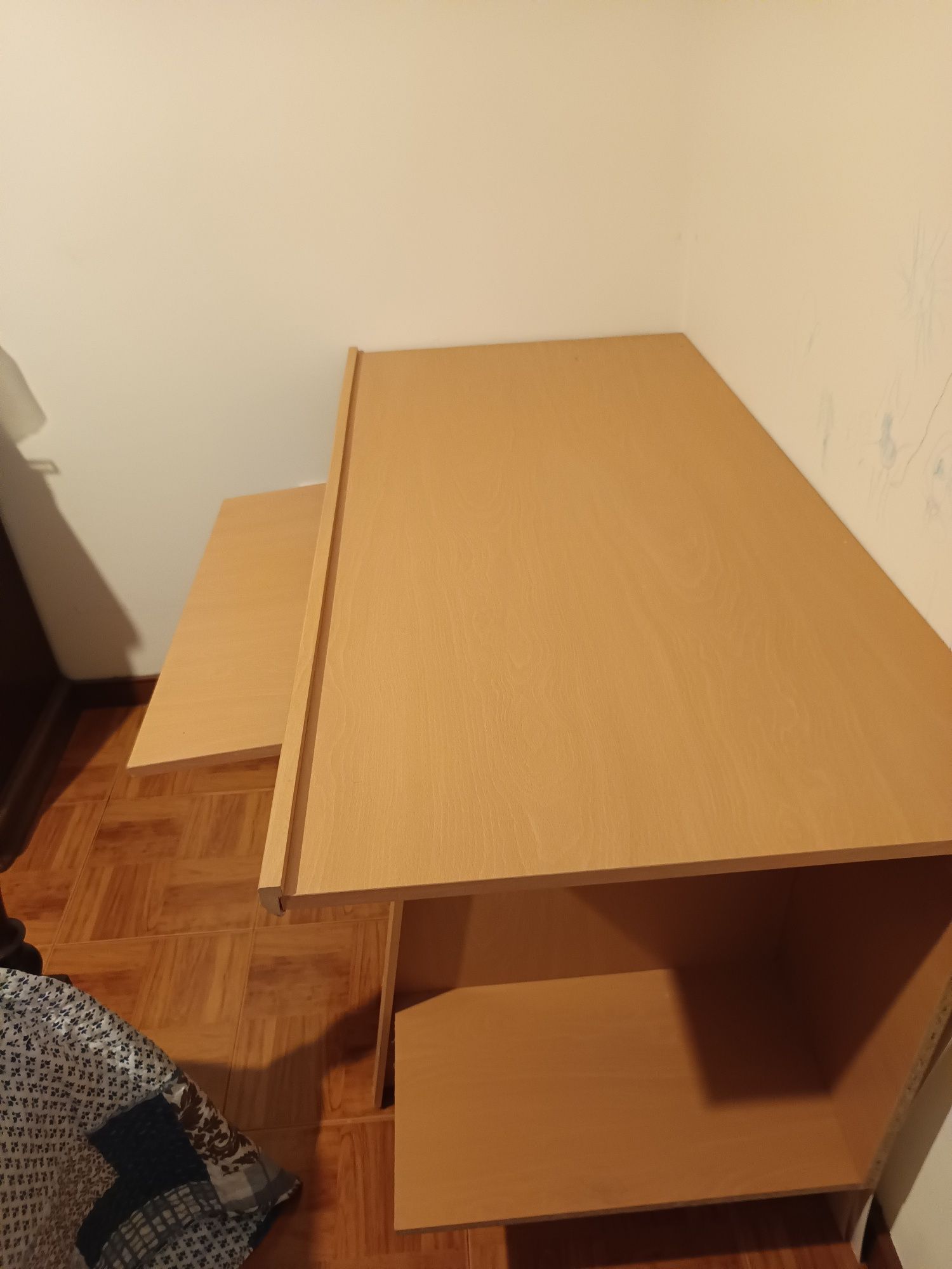 Secretaria 1,20m em bom estado
