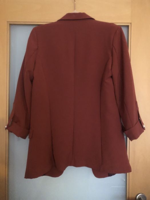 Blazer cor telha com botoes dourados