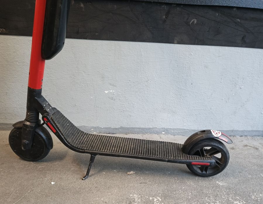 Hulajnoga seegway ninebot es1