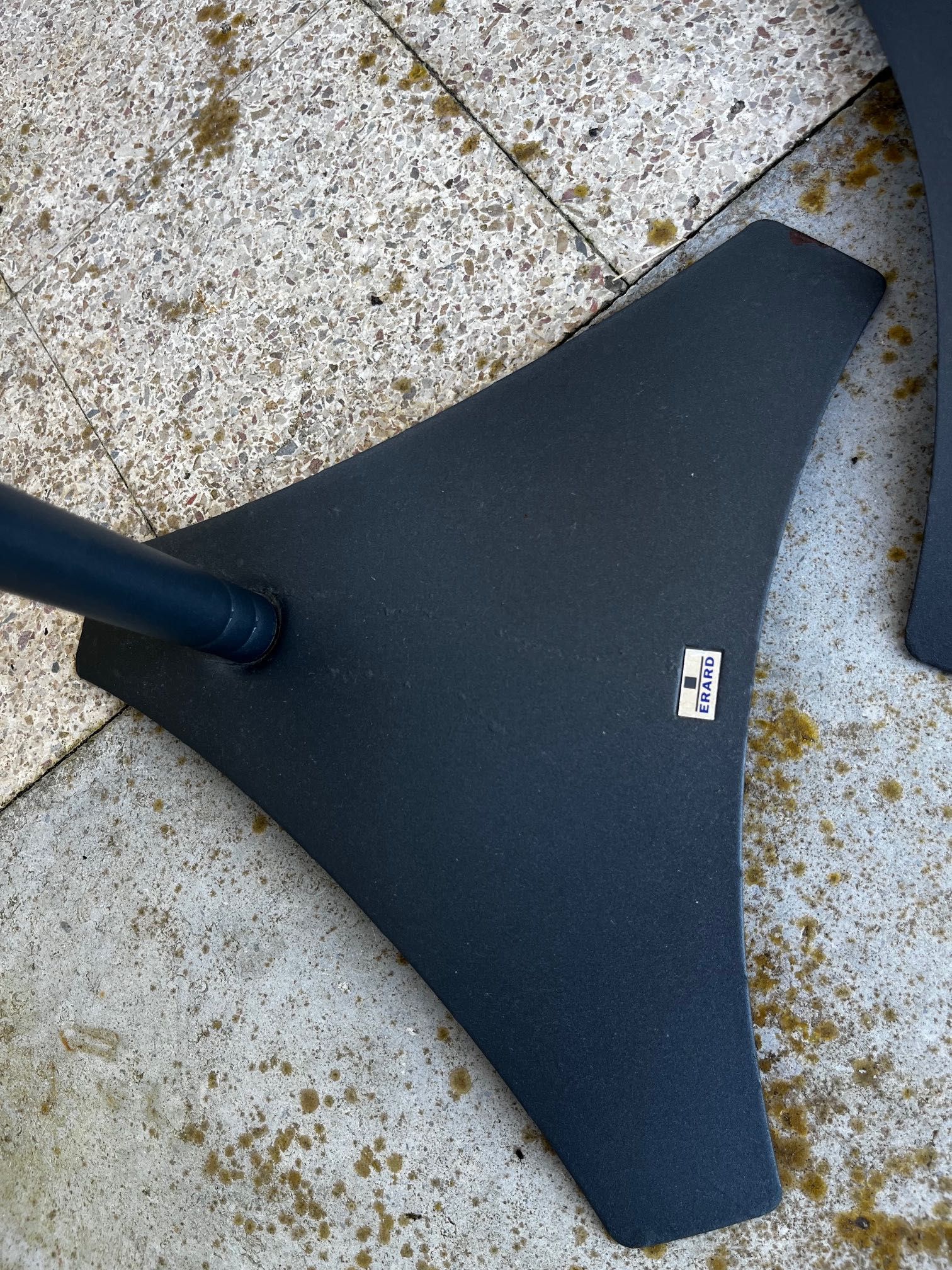 Colunas SOLID Solutions S100 e Tripés ERARD