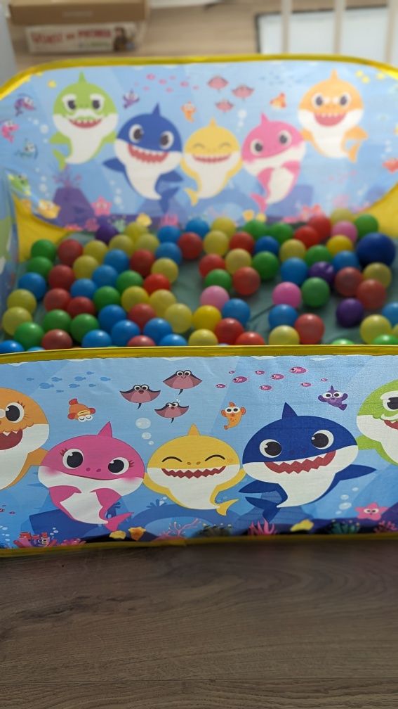 Basen dla dzieci Baby Skark 90x90 z kolorowymi kuleczkami