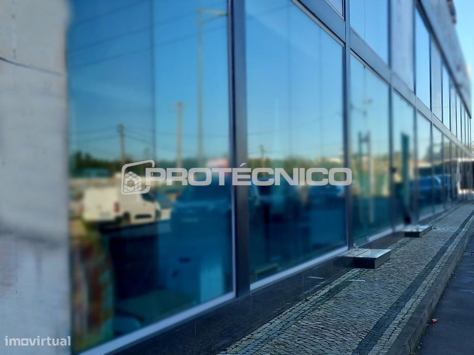 Armazém/Loja com Frente p/ a N235 - Z. I. Oiã