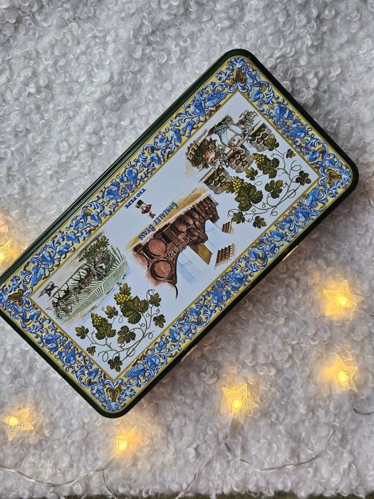 Mwtalowa puszka z wieczkiem