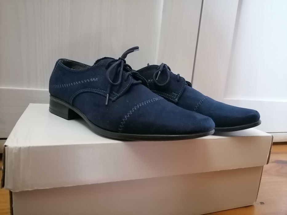 Buty granatowe zamszowe. Rozm. 32 do garnituru