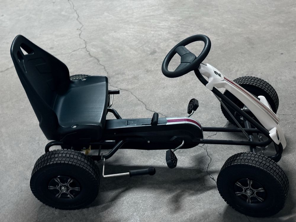 Kart de criança a pedais