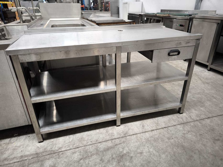 Movel inox com prateleiras e gaveta