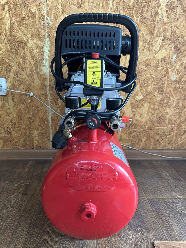 Повітряний компресор Intertool PT-0009 24л