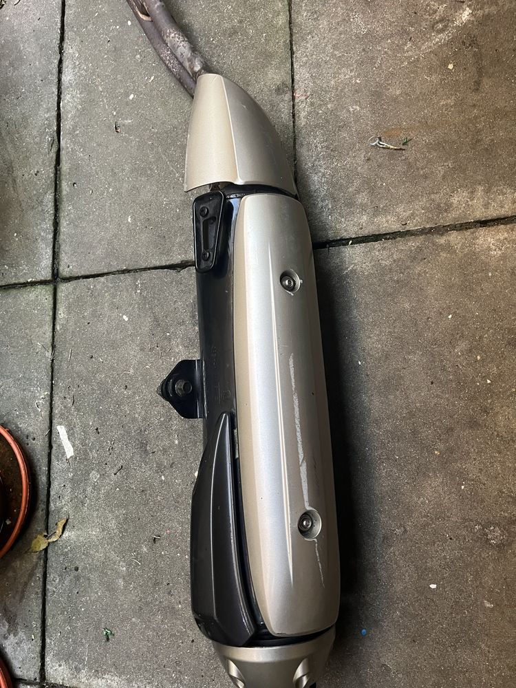 Vendo escape original Tmax 530