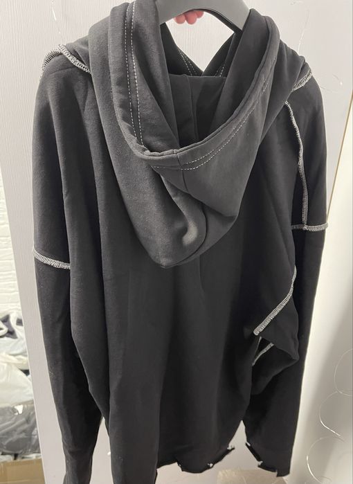 Худі з рваними краями