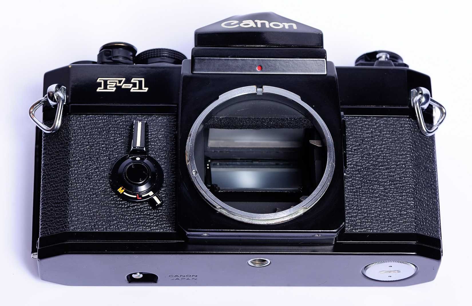 Aparat CANON F-1 + obiektyw Canon SSC 1,2/55- pryzmat lub poziom talii