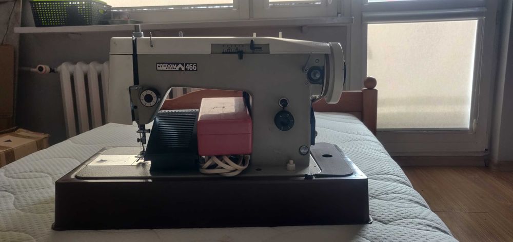 Polska maszyna do szycia marki PREDOM