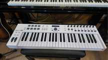 KeyLab 49 - Arturia (controlador MIDI)