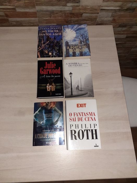 Livros da autora Mary Jane Clark, Dan Brown e outros