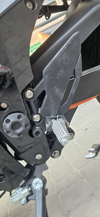 Ножка+кронштейн водителя левая