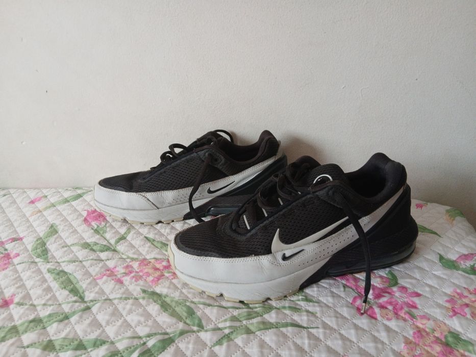 Air max pulce preto e branco