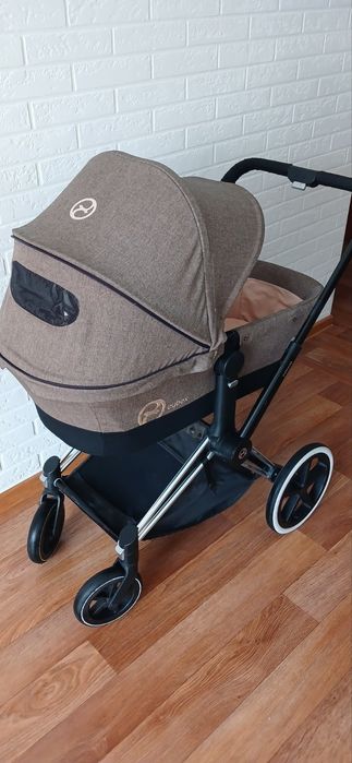 Дитяча коляска в чудовому стані