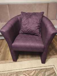 Nowy fotel koloru fioletowego
