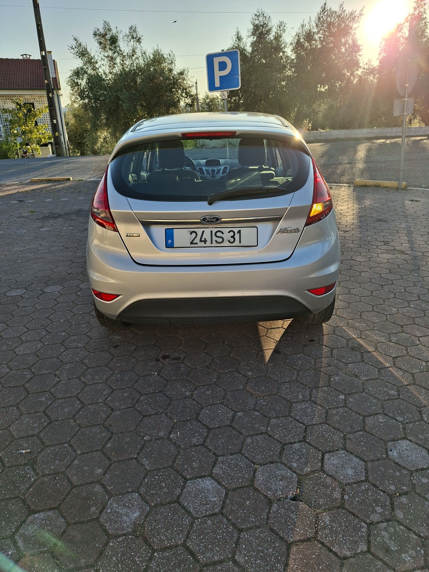 Ford fiesta 2010.    3750€