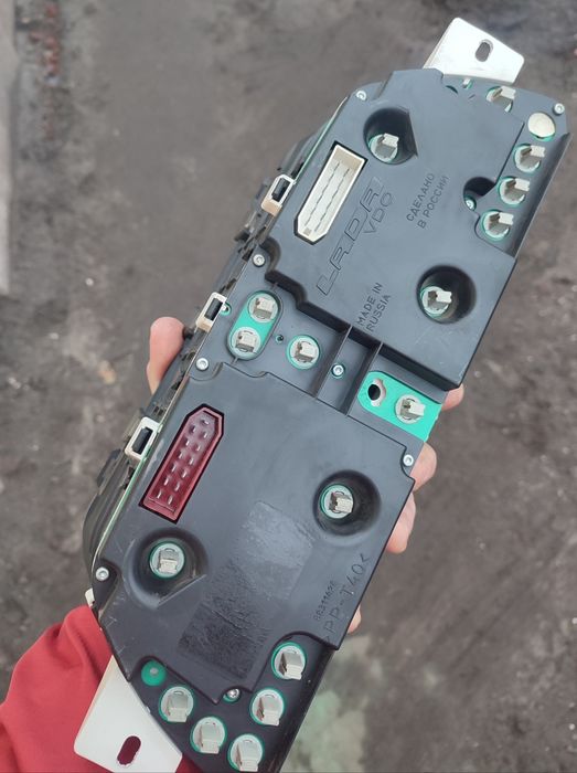 Приборна панель та мозги Bosch.